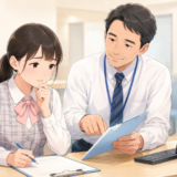 医療事務で使えない新人と思い悩む女性に、上司が改善策をやさしく指導している様子